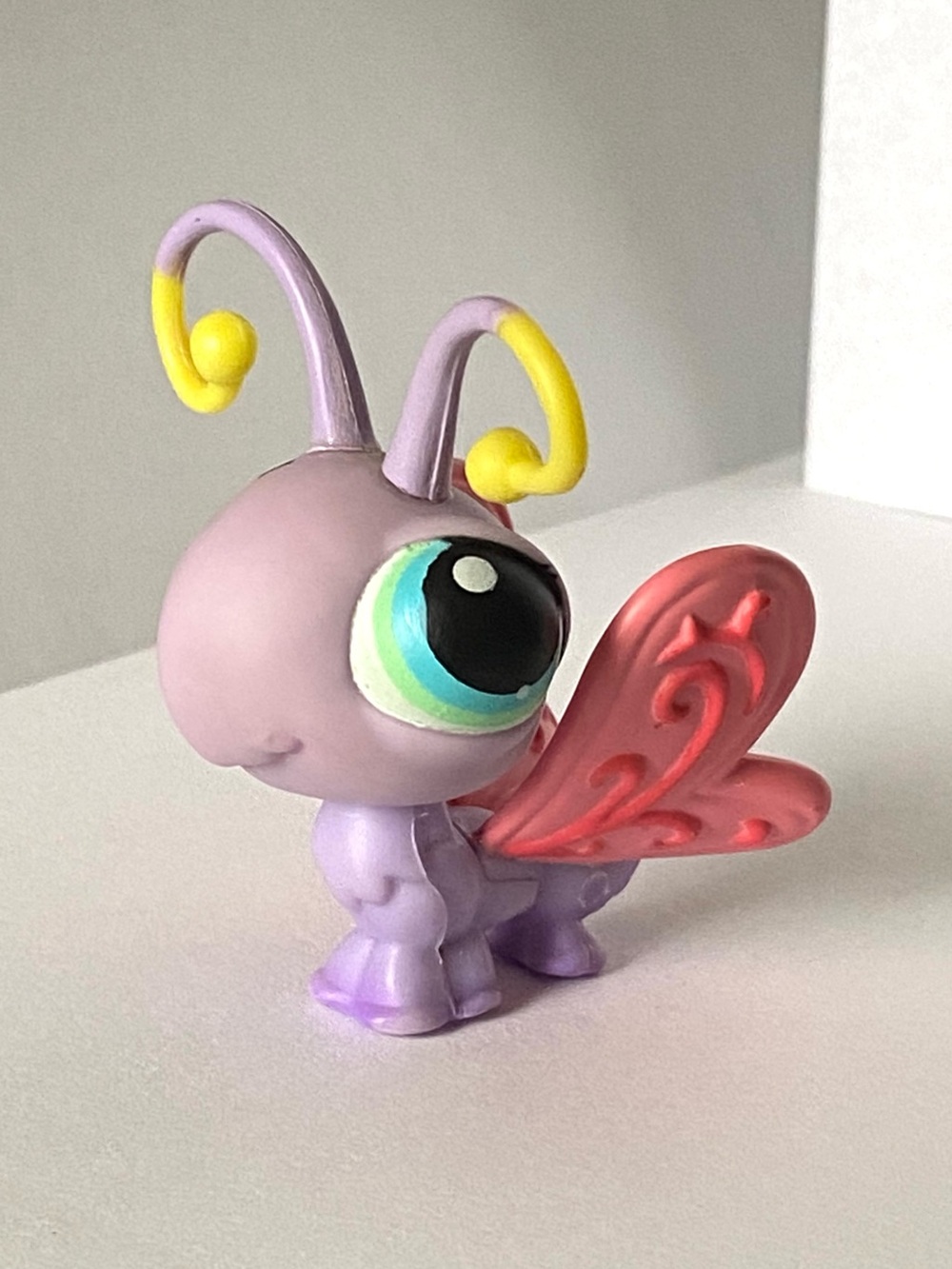 Littlest Pet Shop LPS Purple & Pink Butterfly Figure With Blue Eyes Hasbro 2005